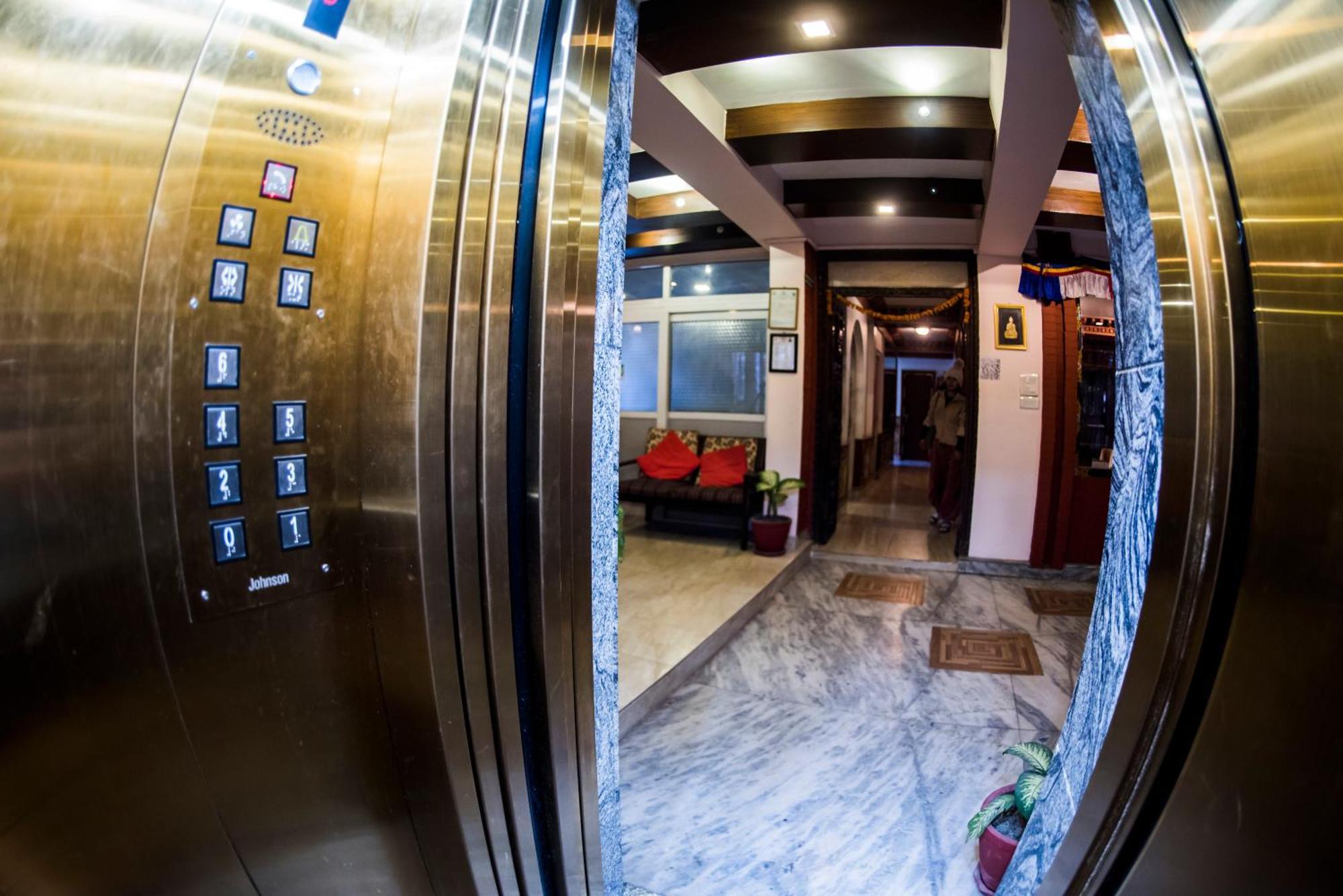 Hotel Yambu Катманду Екстер'єр фото